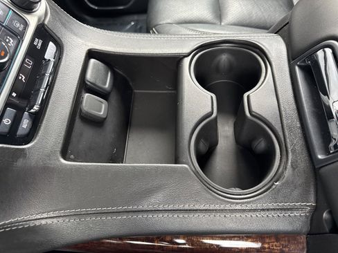 Used 2020 GMC Yukon XL SLE w/ SLE Value Package image 17