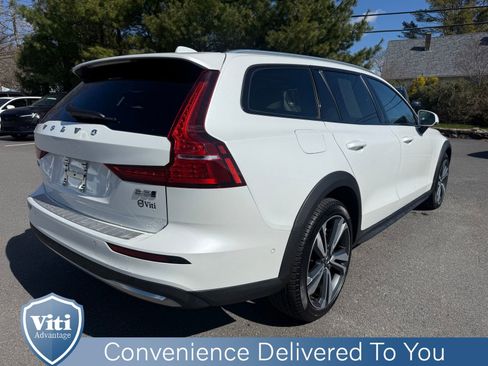Certified 2025 Volvo V60 B5 Cross Country Plus AWD/4WD image 7