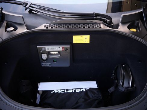 Used 2024 McLaren Artura image 23