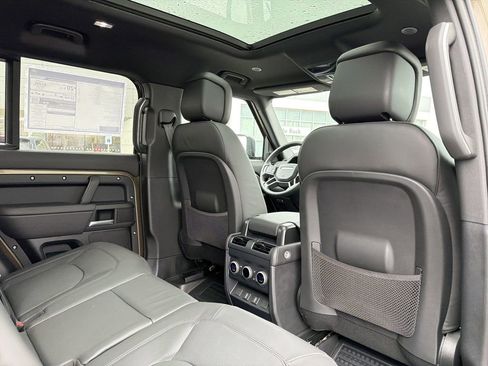 New 2026 Land Rover Defender 110 X-Dynamic SE image 14