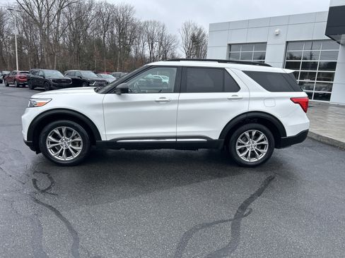 Used 2021 Ford Explorer XLT w/ Equipment Group 202A image 2