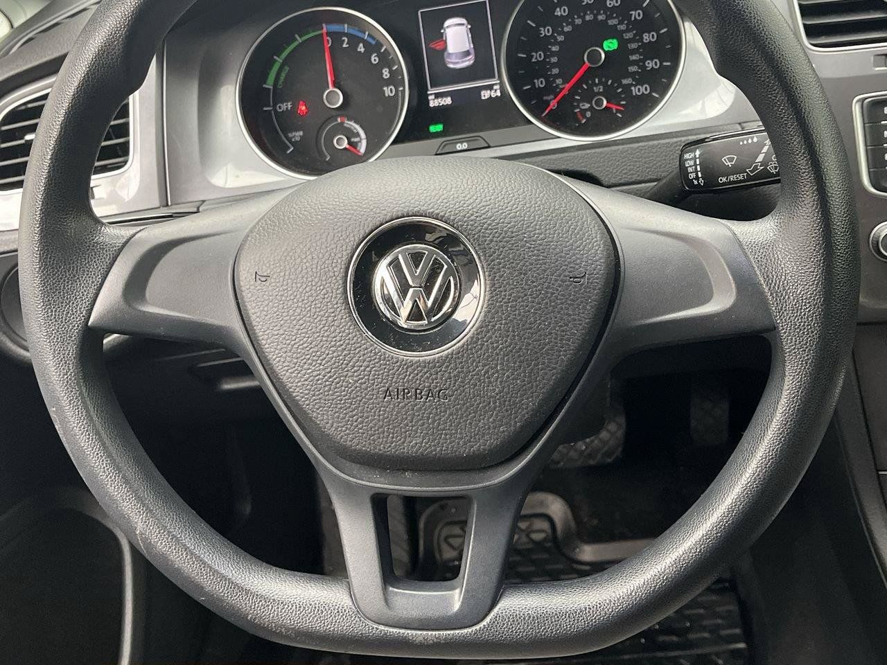 Used 2015 Volkswagen e-Golf Limited Edition FWD image 16