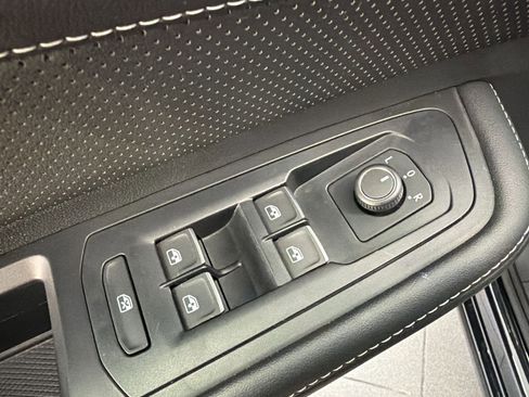 Used 2025 Volkswagen Atlas Cross Sport SE image 13