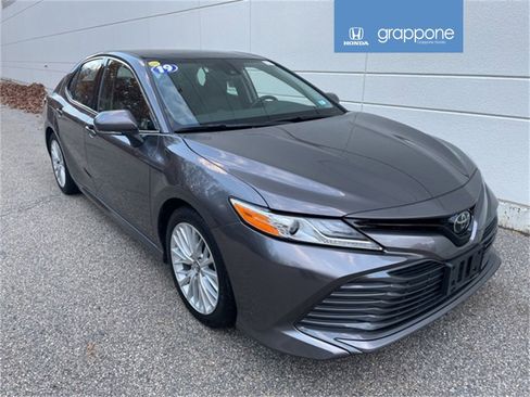 Used 2019 Toyota Camry XLE image 1