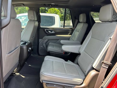 Used 2023 GMC Yukon SLT w/ SLT Premium Package RWD image 14
