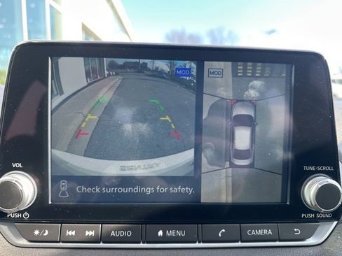 Used 2024 Nissan Sentra SR w/ SR Premium Package image 13