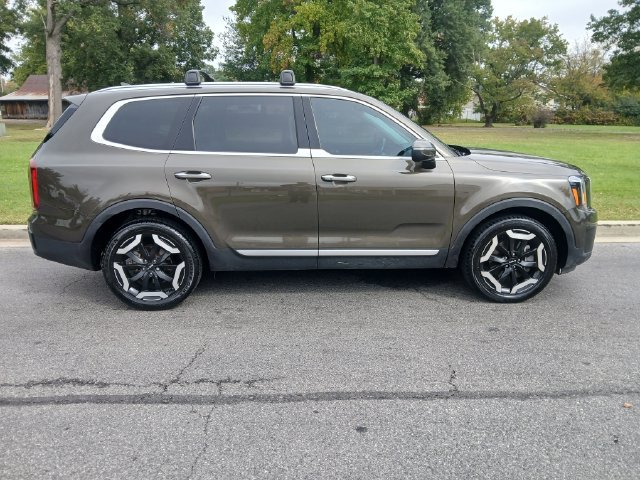 Certified 2024 Kia Telluride S w/ S Sunroof Package FWD image 10
