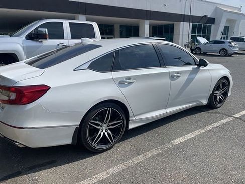 Used 2022 Honda Accord Touring image 2