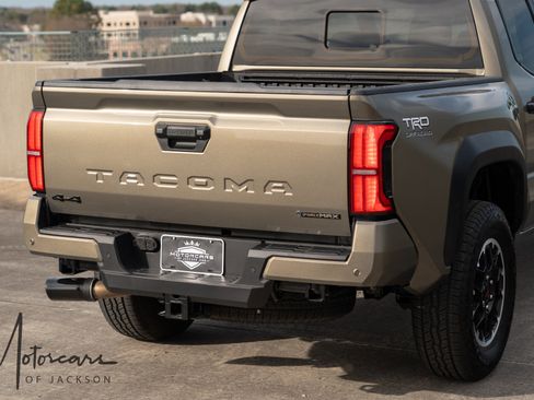 Used 2025 Toyota Tacoma TRD Off-Road image 12