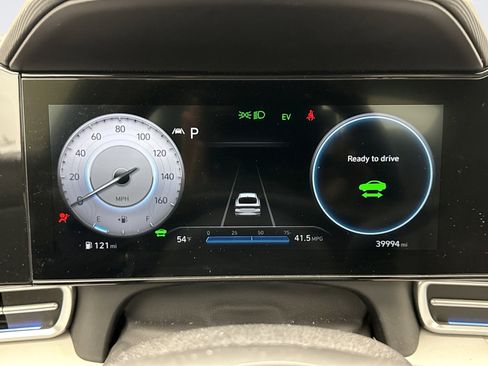 Used 2021 Hyundai Elantra Limited image 9