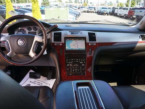 Used 2012 Cadillac Escalade Premium AWD/4WD image 23