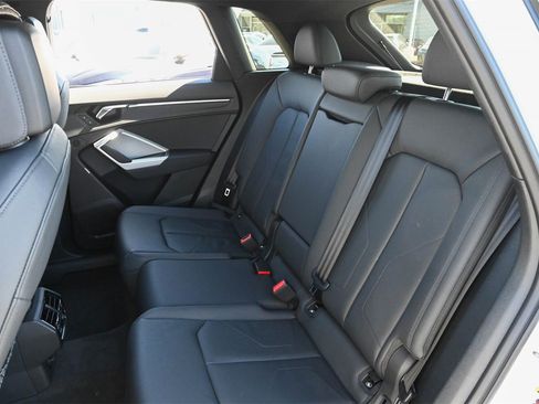 Certified 2025 Audi Q3 2.0T Premium w/ Convenience Package image 18