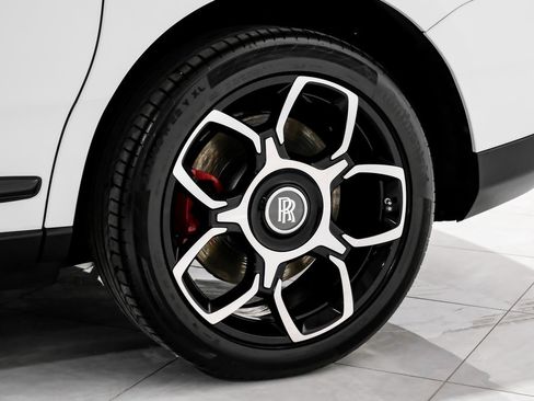 Used 2022 Rolls-Royce Cullinan Black Badge image 50