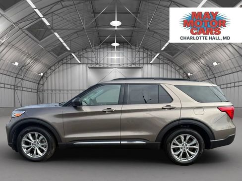 Used 2021 Ford Explorer XLT w/ Equipment Group 202A image 6