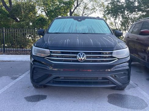 Used 2024 Volkswagen Tiguan SE FWD image 2