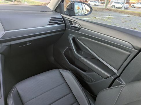 Certified 2024 Volkswagen Jetta SE image 16