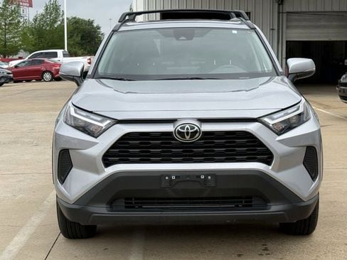 Used 2025 Toyota RAV4 XLE w/ Convenience Package image 8