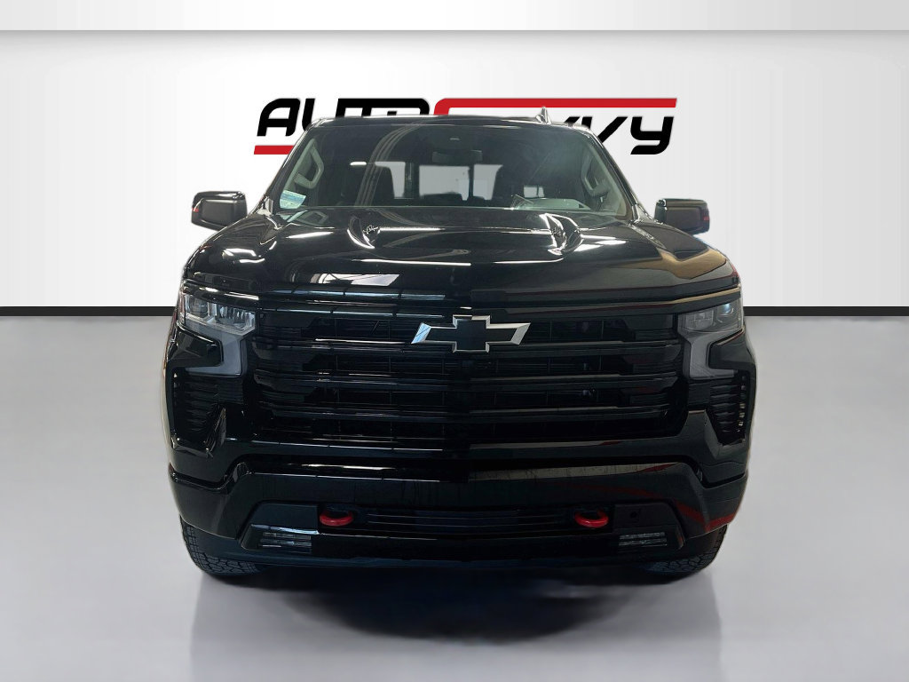 Used 2024 Chevrolet Silverado 1500 RST w/ Redline Edition AWD/4WD image 2