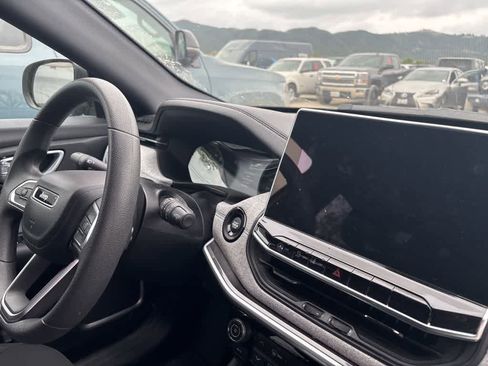 Used 2023 Jeep Compass Sport image 8