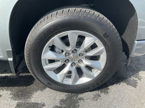 Used 2025 Chevrolet Silverado 1500 Custom image 9