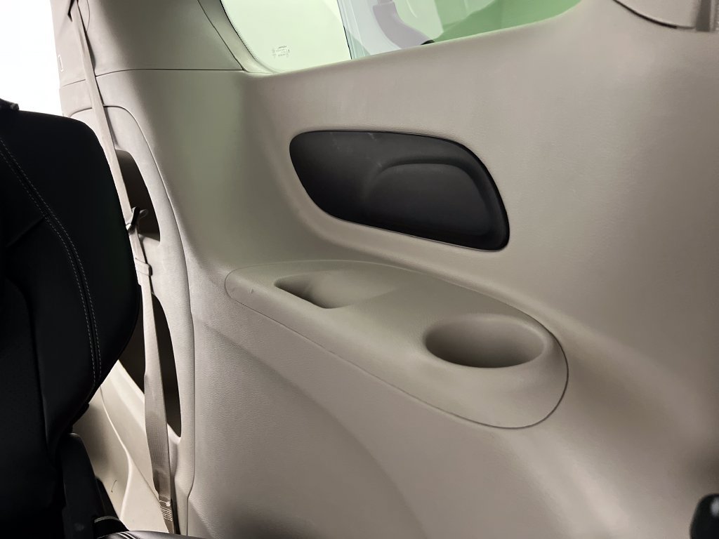 Used 2024 Chrysler Pacifica Touring-L FWD image 44