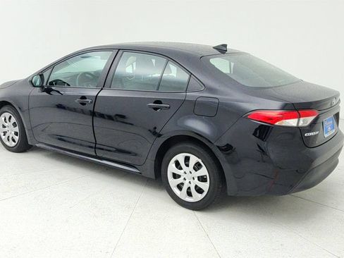 Used 2025 Toyota Corolla LE FWD image 5