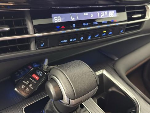 Used 2024 Toyota Sienna XSE image 22