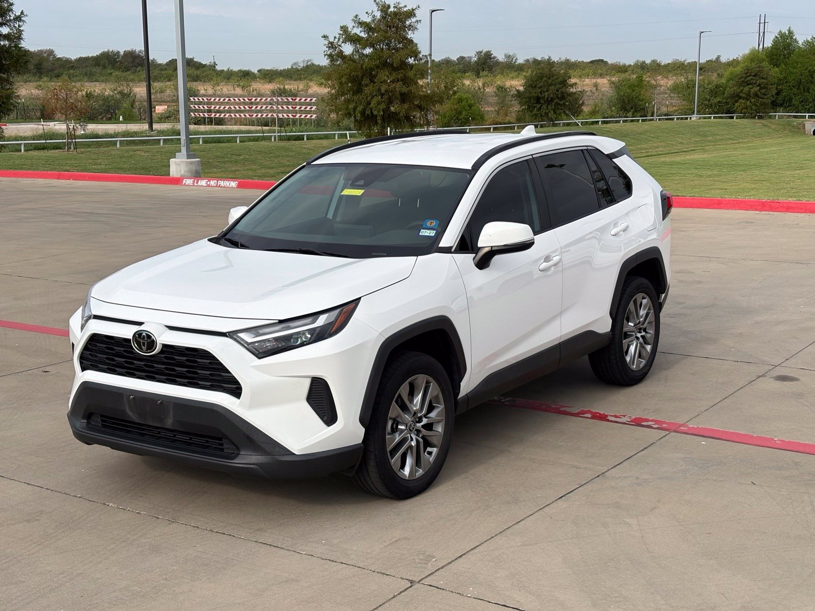 Used 2022 Toyota RAV4 XLE FWD image 12