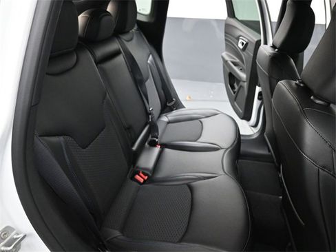 New 2026 Jeep Compass Latitude image 22