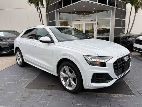 Used 2023 Audi Q8 Premium image 2
