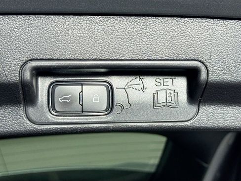 Used 2021 Ford Explorer Limited image 33