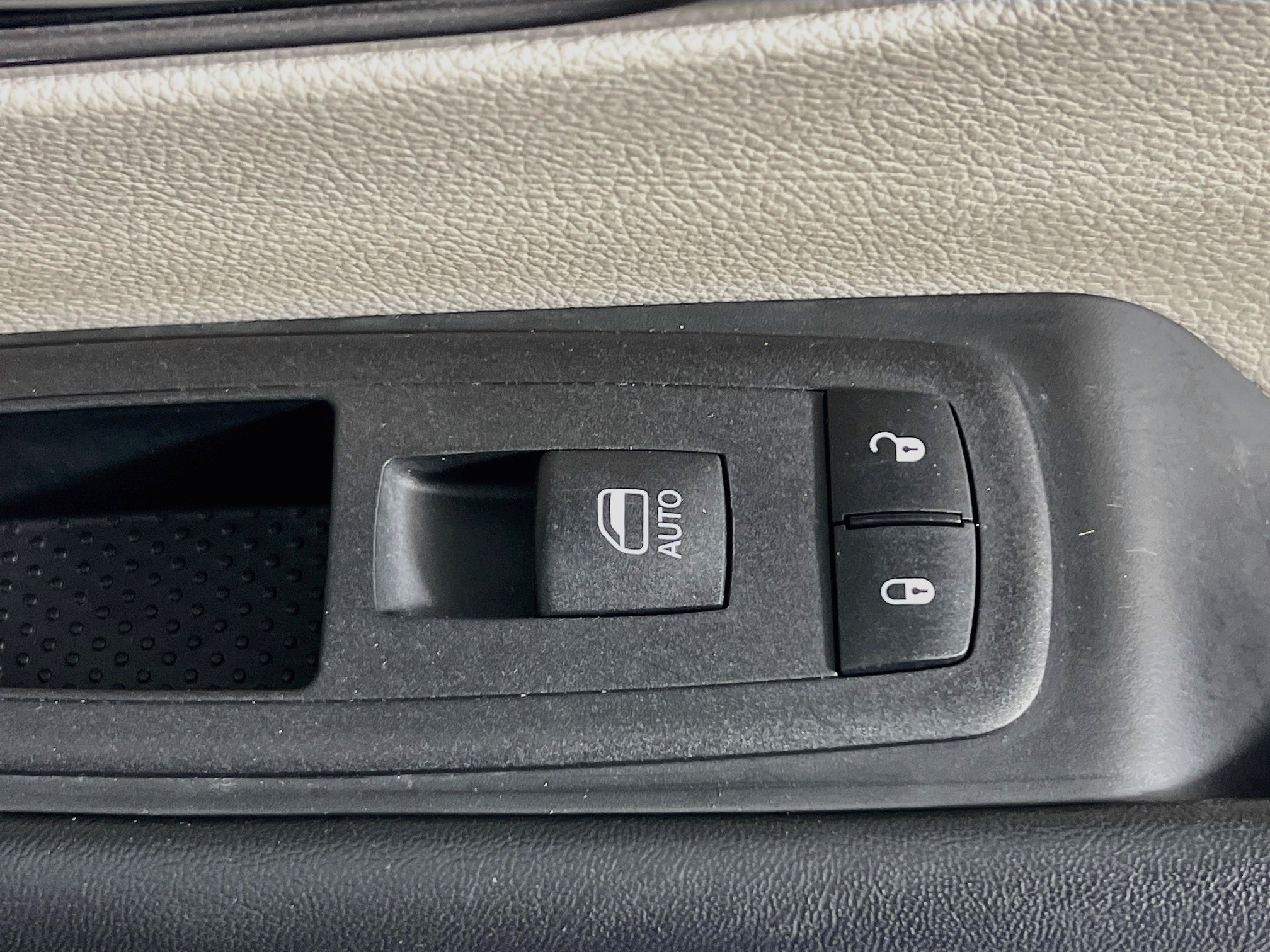 Used 2023 Chrysler Pacifica Touring-L FWD image 29