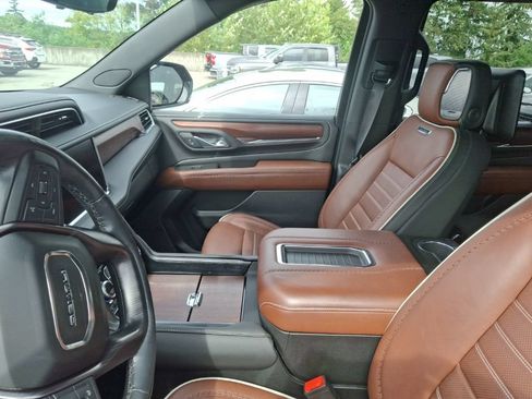 Used 2023 GMC Yukon Denali Ultimate AWD/4WD image 8