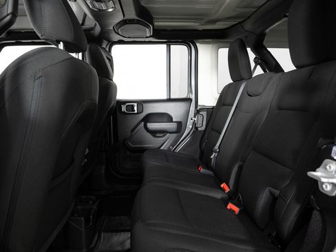 Used 2023 Jeep Wrangler Willys image 17