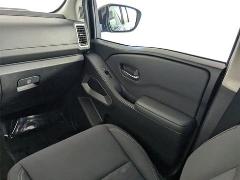 Used 2022 Nissan Frontier SV image 10