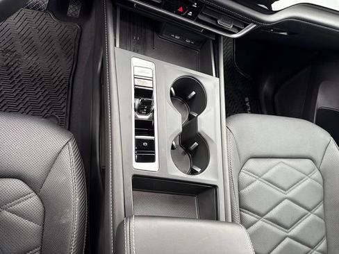 Certified 2025 Volkswagen Atlas Cross Sport SE image 21