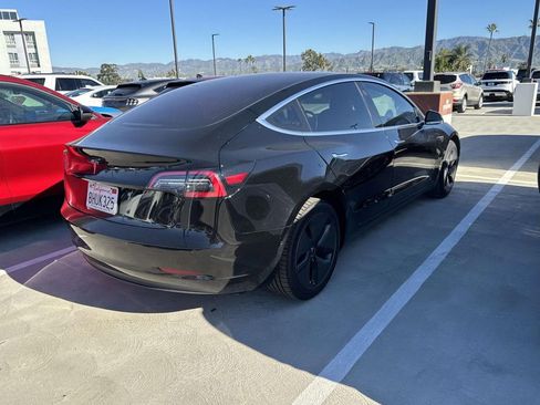 Used 2018 Tesla Model 3 Mid Range image 9
