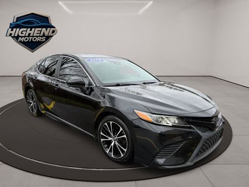 Used 2019 Toyota Camry SE FWD image 8