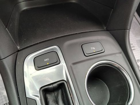 Used 2024 Chevrolet Equinox LT AWD/4WD image 35