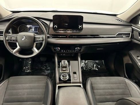 Used 2024 Mitsubishi Outlander SE image 19