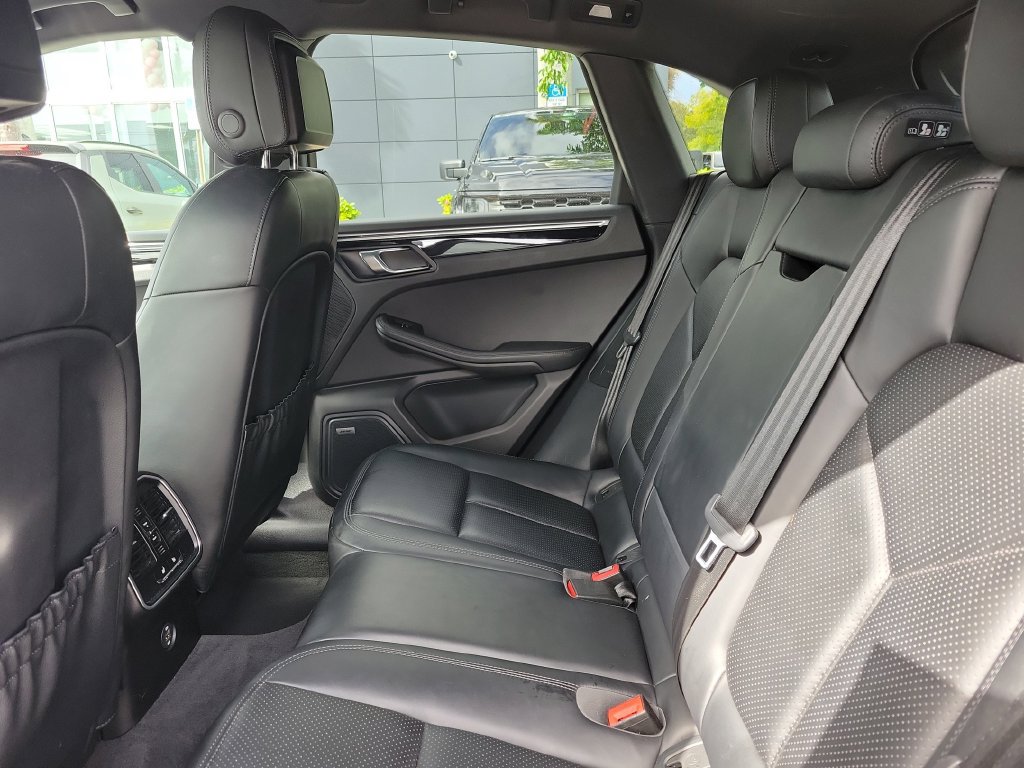 Used 2018 Porsche Macan AWD/4WD image 16