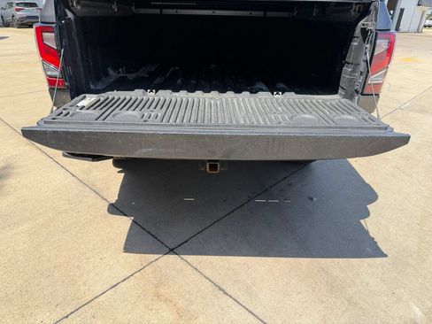 Used 2021 Nissan Titan SL w/ Moonroof Package AWD/4WD image 13