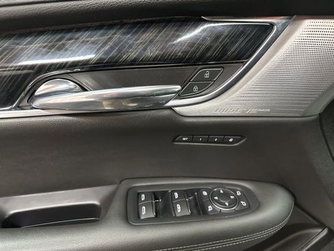 Used 2020 Cadillac XT6 Premium Luxury AWD/4WD image 19