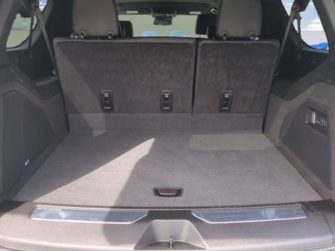 Certified 2025 Cadillac Escalade ESV Luxury image 17