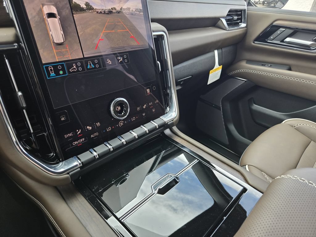 New 2026 GMC Yukon XL Denali Ultimate w/ LPO, Illumination Package AWD/4WD image 12