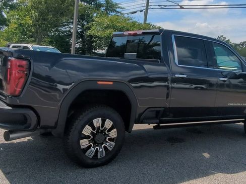 New 2025 GMC Sierra 2500 Denali w/ Denali Reserve Package image 8