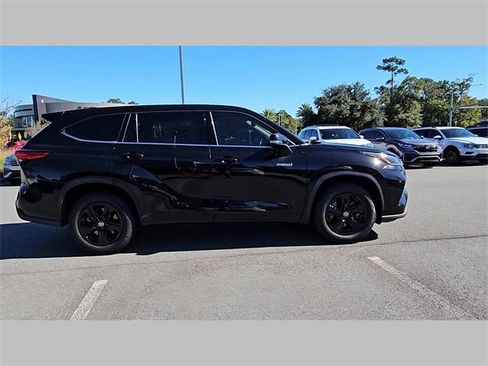 Used 2021 Toyota Highlander LE image 30