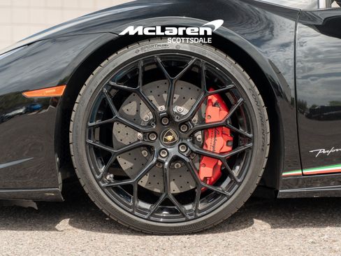 Used 2019 Lamborghini Huracan Performante AWD/4WD image 32