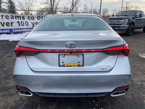 Used 2021 Toyota Avalon Limited image 3