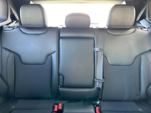 Used 2025 Jeep Compass Trailhawk image 37